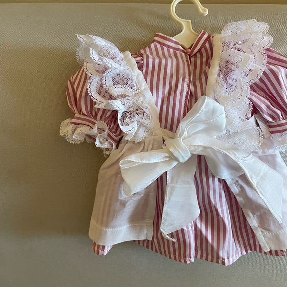 Vintage SAMANTHA DOLL by the Pleasant Company with 8 COMPLETE OUTFITS. - Picture 13 of 16